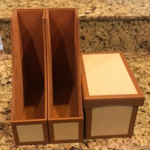Office Set: 2 magazine racks and storage case